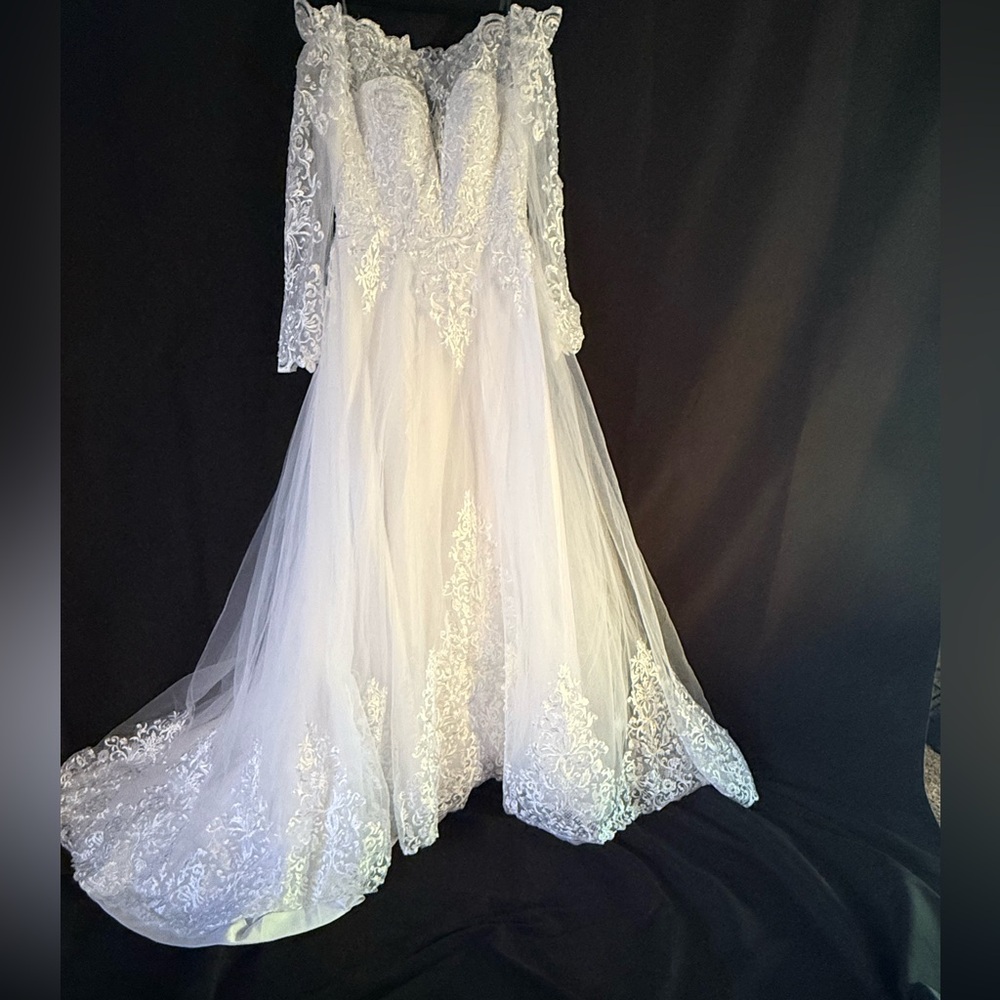 Elegant White Lace Wedding Dress